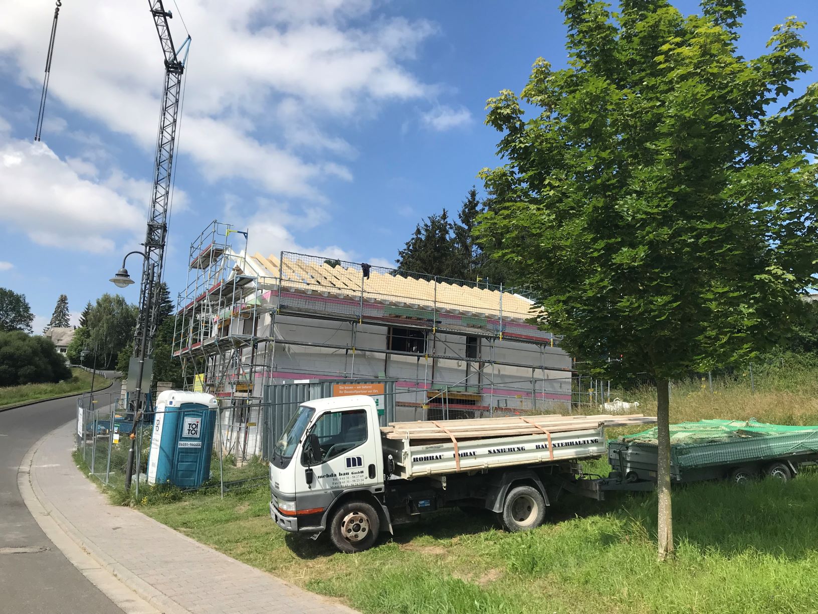 Rohbau mit Dachstuhl