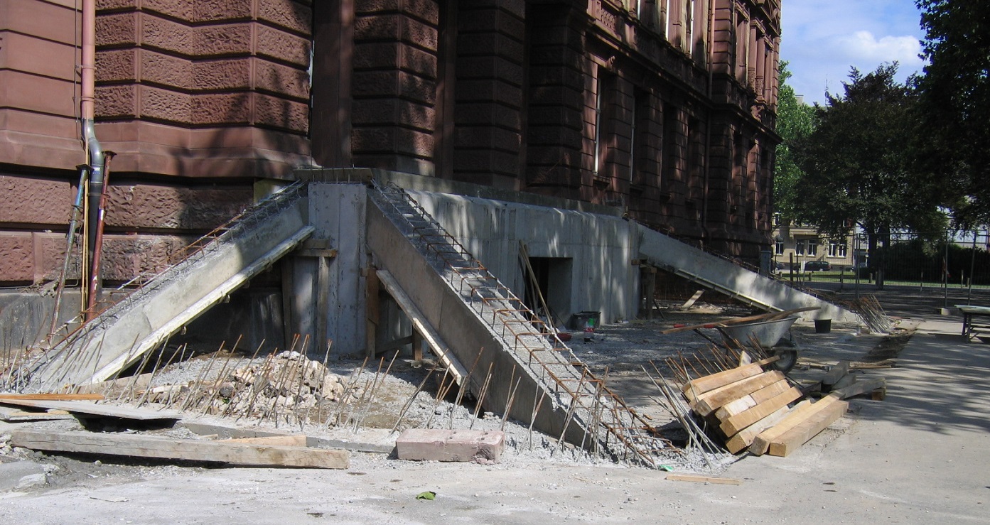 Stahlbeton-Skelettbau Außentreppe